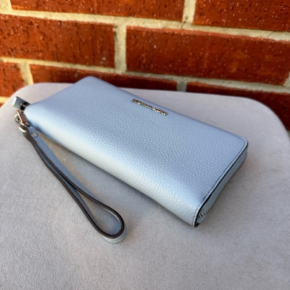 Michael Kors wallet - Picture 3 of 10